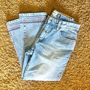Embroidered Cropped Jeans